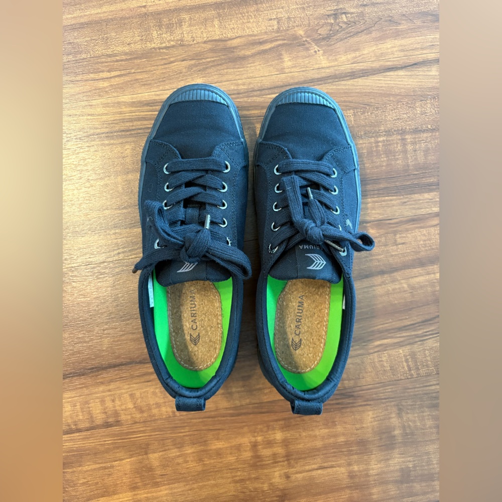 Cariuma Canvas Sneakers - Size 8.5